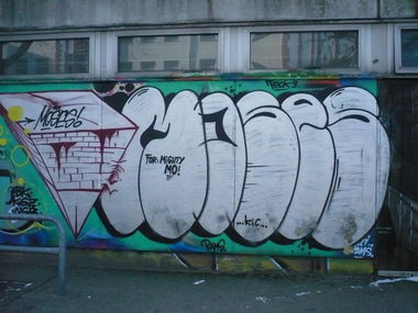 Graffiti Bombing in Hamburg - Photo by tomdoppelkom - moses, hamburg, topsprayer