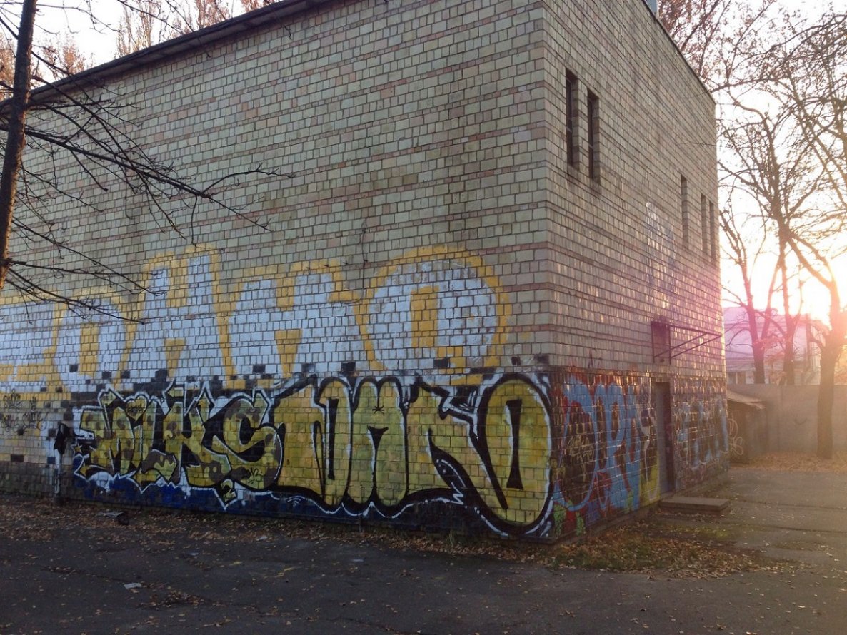 Graffiti Bombing in Kyiv - Photo by tonkocrew - milks, tonko (2013)