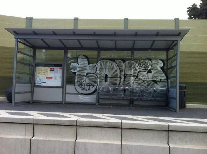 Graffiti Bombing in HAMBURG - Photo by tony301