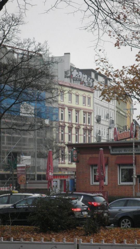 Graffiti Bombing in HAMBURG - Photo by tony301 - FROST