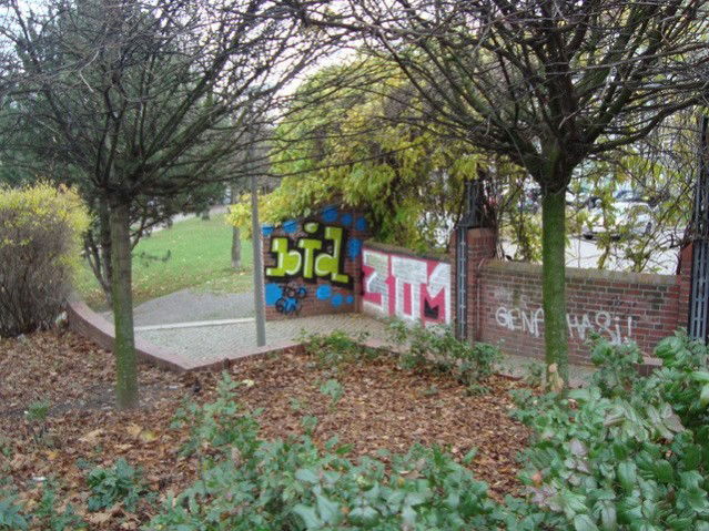 Graffiti Bombing in HAMBURG - Photo by tony301