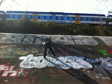 Graffiti Bombing in HAMBURG - Photo by tony301