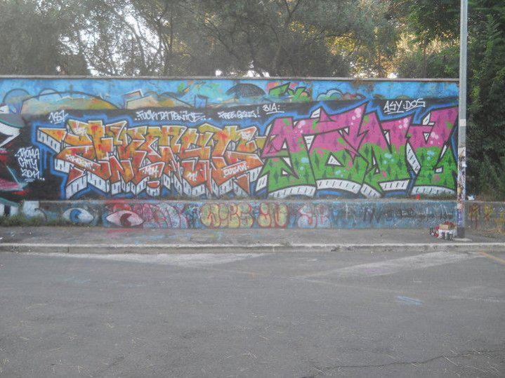 Graffiti Wall in Roma - Photo by tony301