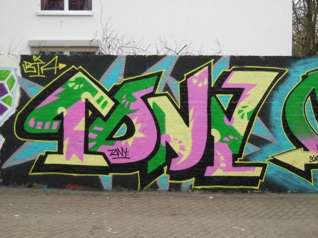 Graffiti Wall in HAMBURG - Photo by tony301