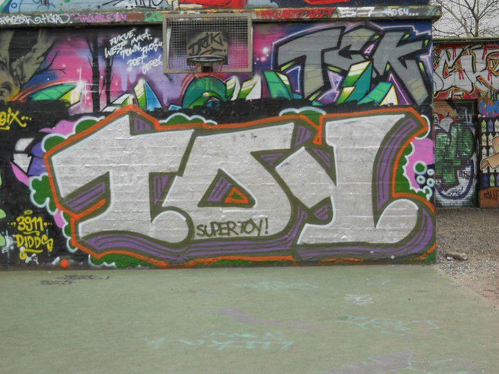 Graffiti Wall in HAMBURG - Photo by tony301