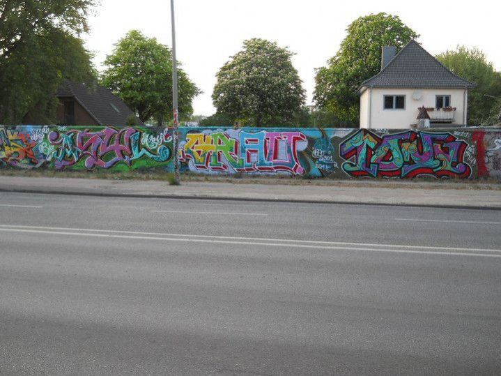 Graffiti Wall in HAMBURG - Photo by tony301