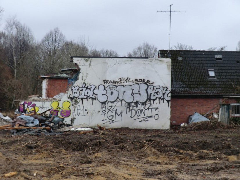 Graffiti Bombing in HAMBURG - Photo by tony301 - FROST, ASYL, SOER (2013)