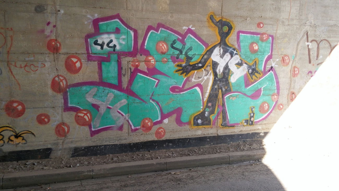 Graffiti Bombing - Photo by tostkopf - les, Les, fromhoodtohood