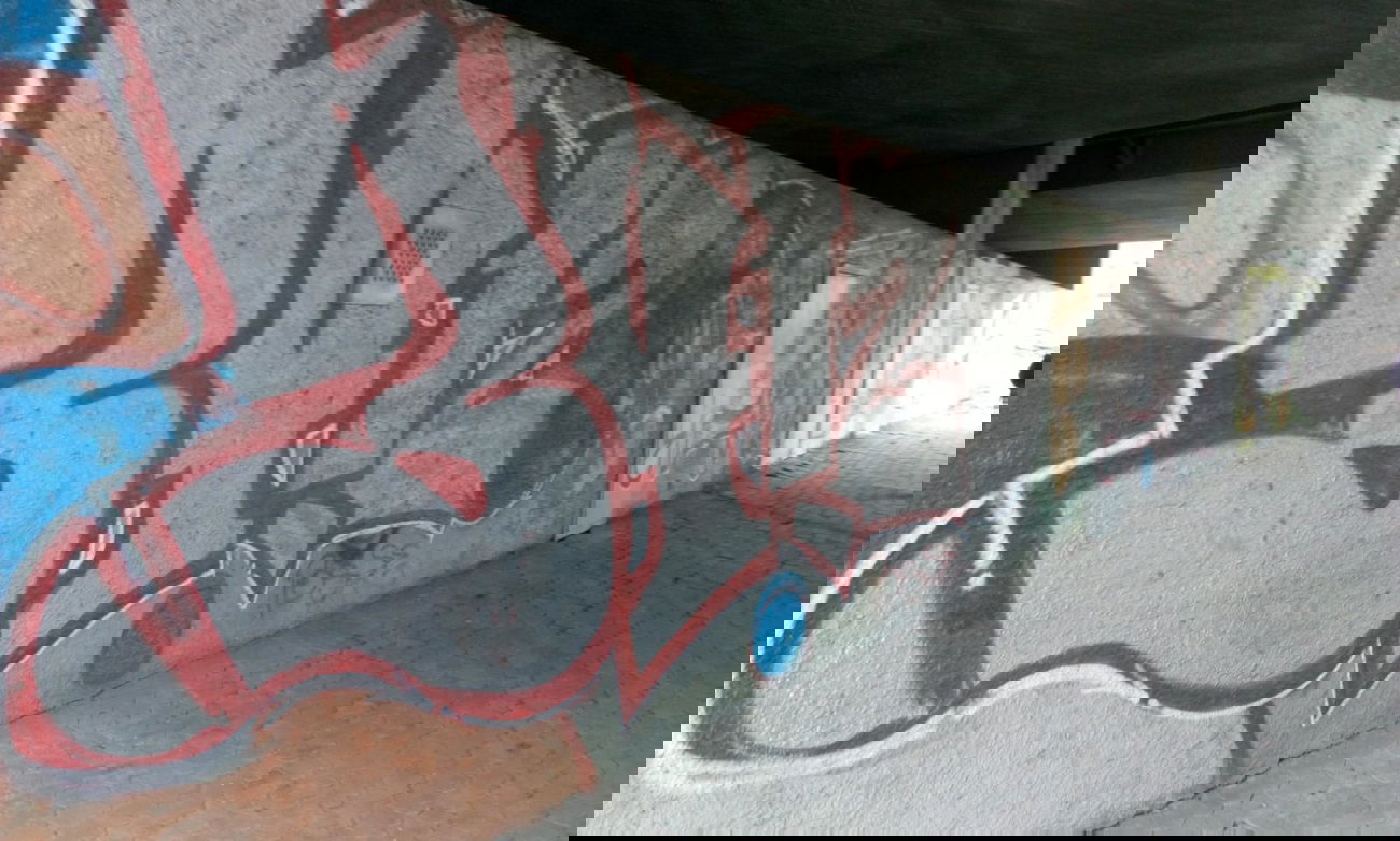 Graffiti Bombing - Photo by tostkopf - baunatal (2000)