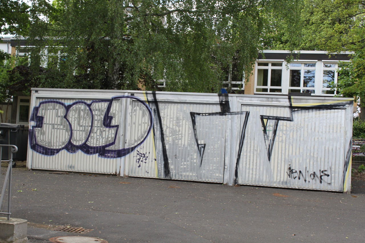 Graffiti Bombing - Photo by tostkopf - BOLDGCCREWLODMK