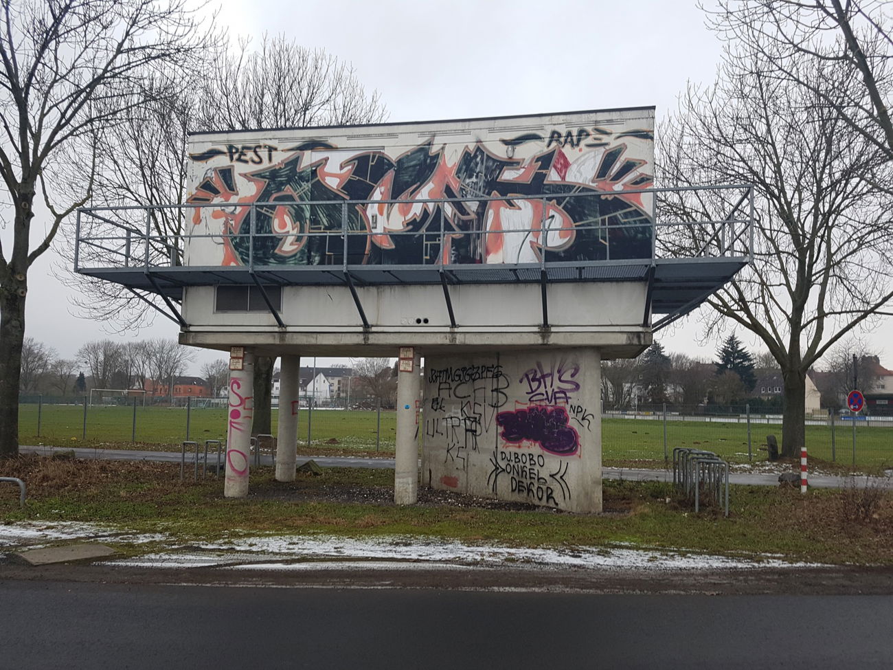 Graffiti Bombing - Photo by tostkopf - Ockcrew, Ock, Pest