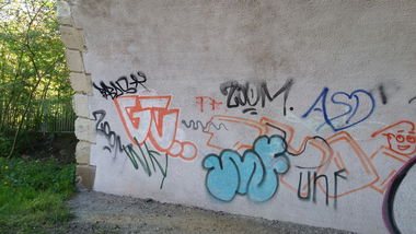 Graffiti Bombing - Photo by tostkopf - Gc