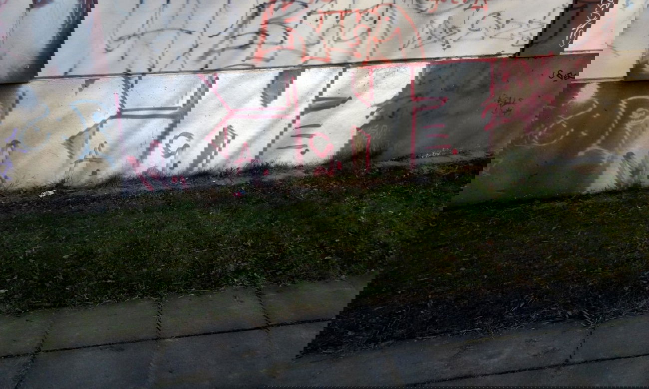 Graffiti Bombing - Photo by tostkopf - kinz (2008)