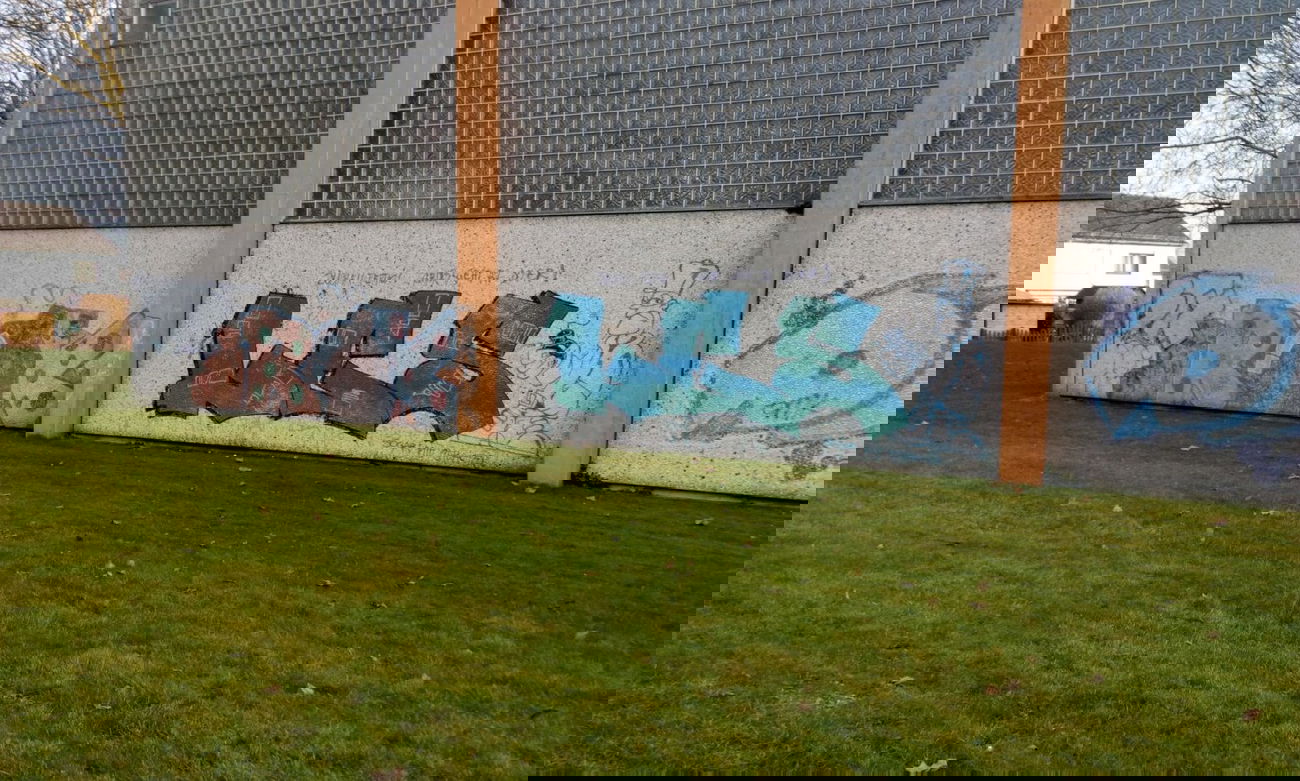 Graffiti Bombing - Photo by tostkopf - les, und, rok