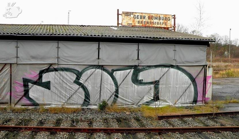 Graffiti Bombing - Photo by tostkopf - BOLDOMR