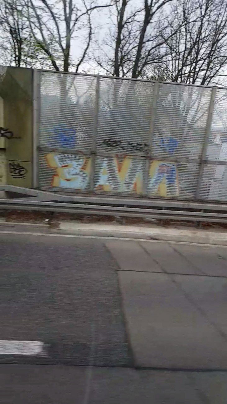 Graffiti Bombing - Photo by tostkopf - 3am, Kassel