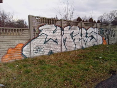 Graffiti Bombing in Mys?owice - Photo by tresik (2013)