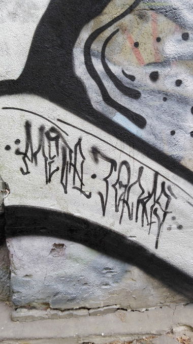 Graffiti Wall - Photo by trik