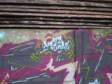 Graffiti Wall - Photo by trik