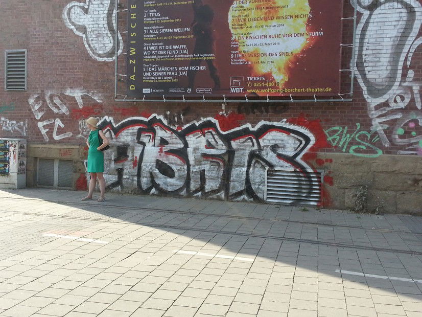 Graffiti Bombing in Münster - Photo by trustlifeOTR - abris (2013)