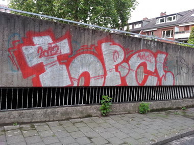 Graffiti Bombing in Egypt - Photo by trustlifeOTR - topc (2012)