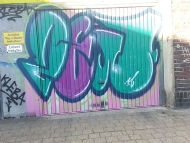 Graffiti Bombing in Münster - Photo by trustlifeOTR - Zew (2011)