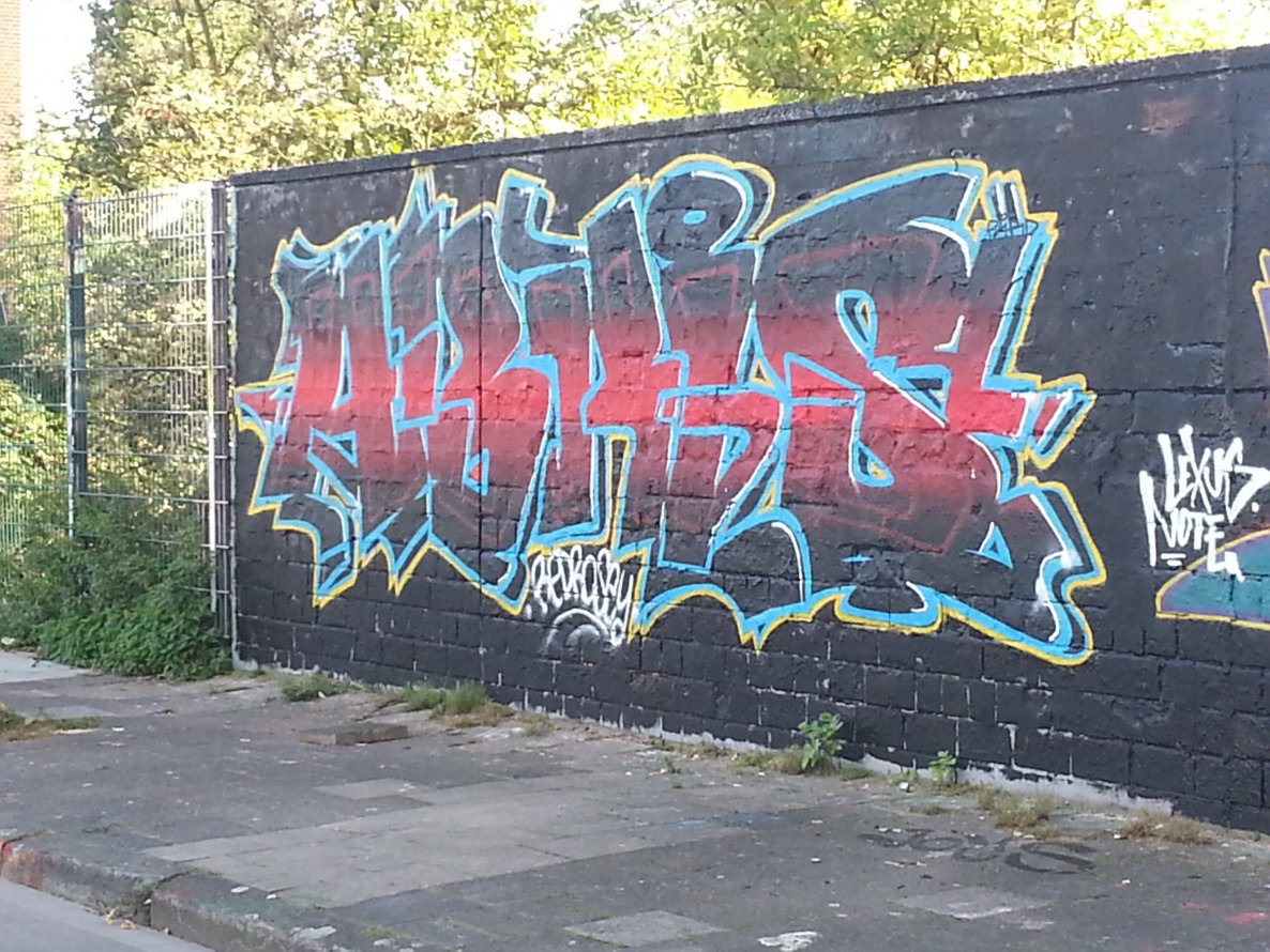 Graffiti Wall - Photo by trustlifeOTR - Abris (2013)