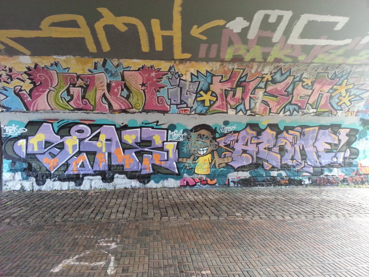 Graffiti Wall in Rheine - Photo by trustlifeOTR - sax, azome
