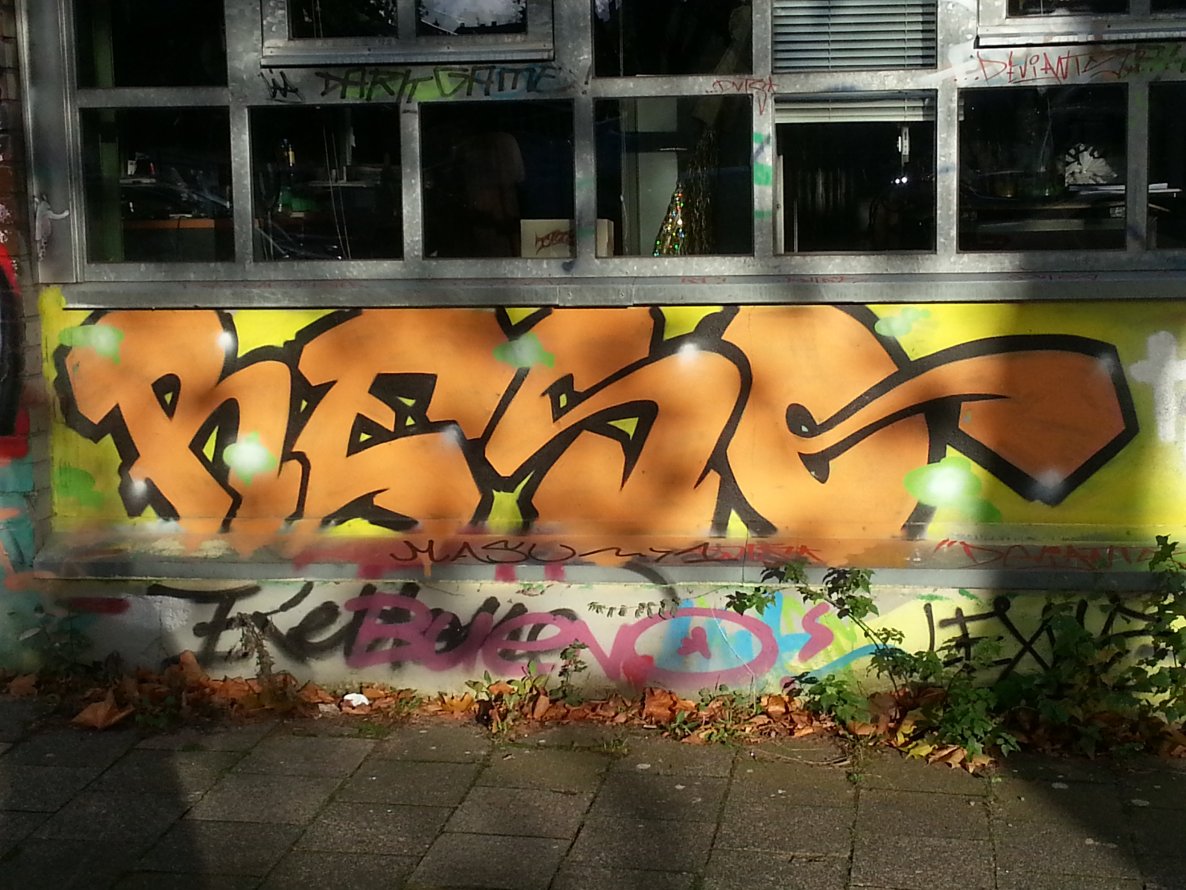 Graffiti Wall - Photo by trustlifeOTR - reso (2013)