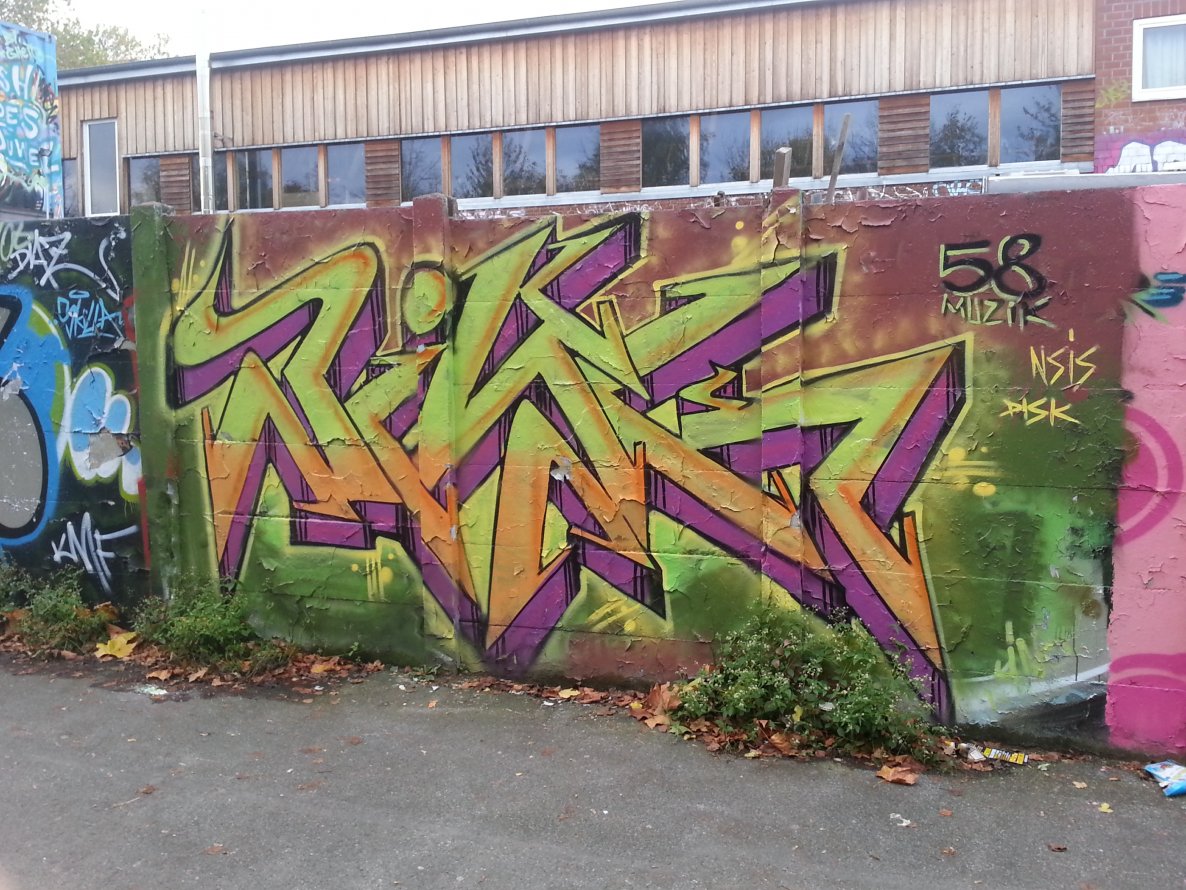 Graffiti Wall - Photo by trustlifeOTR (2013)