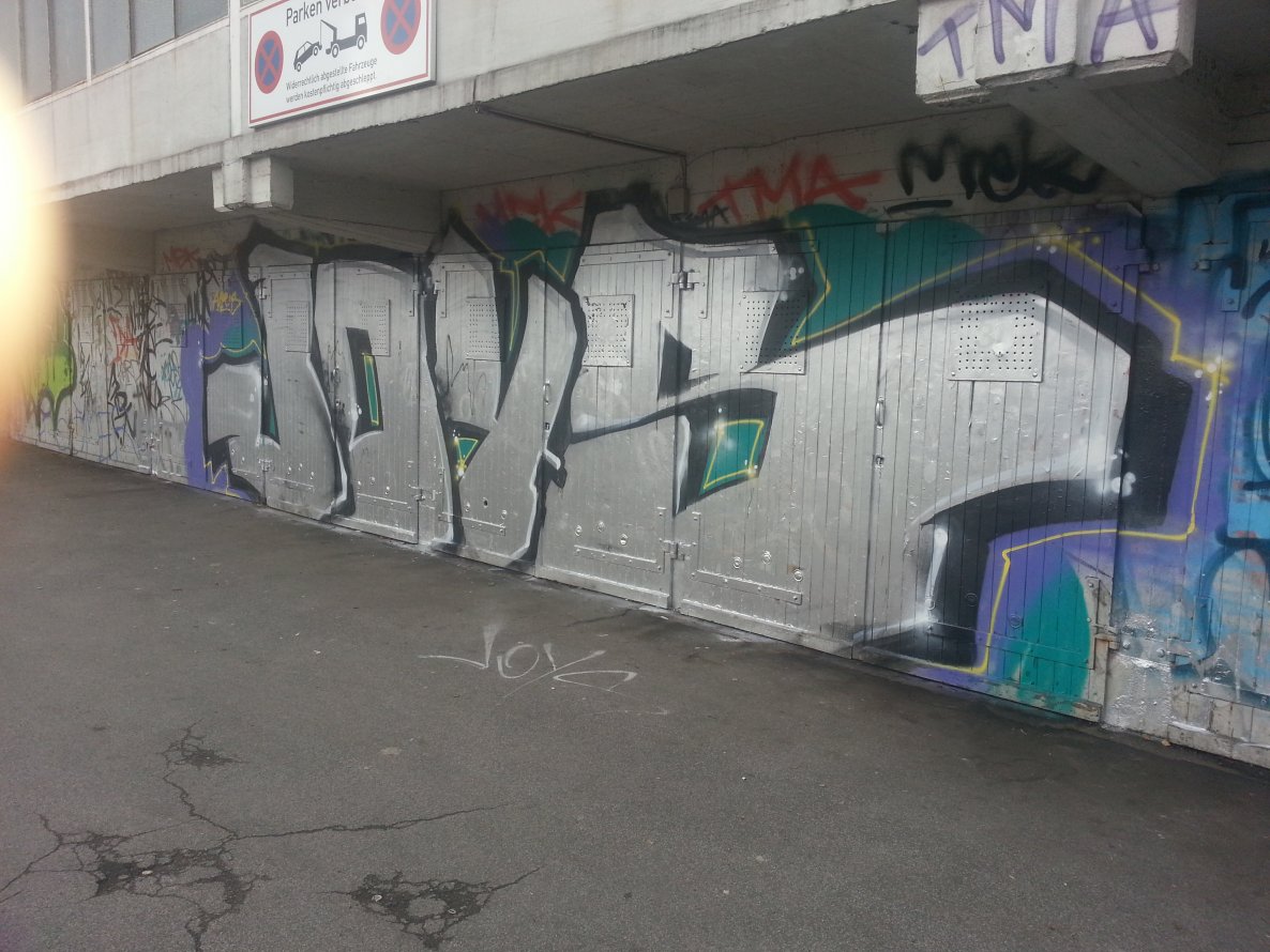 Graffiti Bombing - Photo by trustlifeOTR - joys, abris (2013)