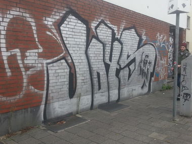 Graffiti Bombing in Münster - Photo by trustlifeOTR - joys