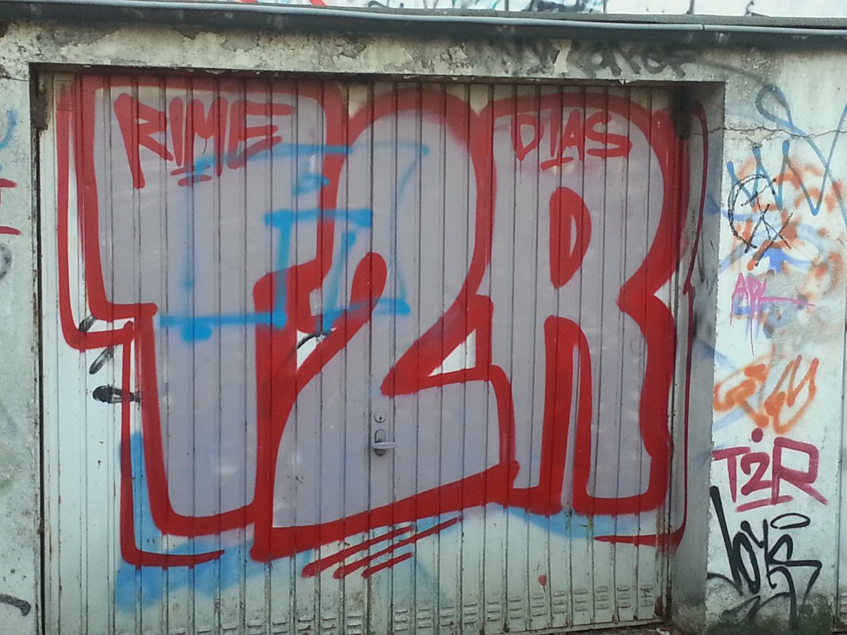 Graffiti Bombing in Münster - Photo by trustlifeOTR - t2r, dias, rime