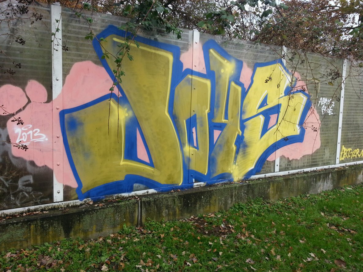 Graffiti Bombing in Münster - Photo by trustlifeOTR - joys, abris, shoe (2013)