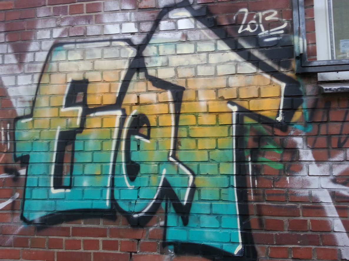 Graffiti Bombing in Münster - Photo by trustlifeOTR - Eqt (2013)