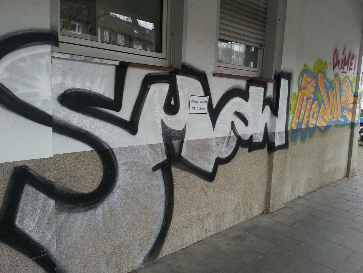 Graffiti Bombing in Münster - Photo by trustlifeOTR - smew (2013)