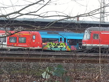 Graffiti Train - Photo by trustlifeOTR (2014)