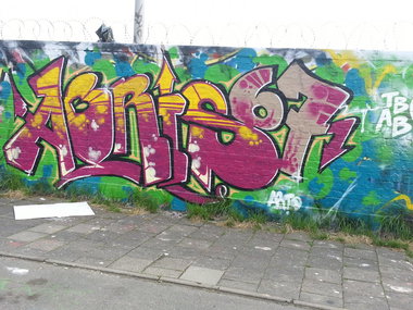 Graffiti Wall - Photo by trustlifeOTR - Abris, 67, tbg