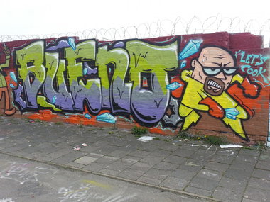 Graffiti Wall - Photo by trustlifeOTR - Bueno