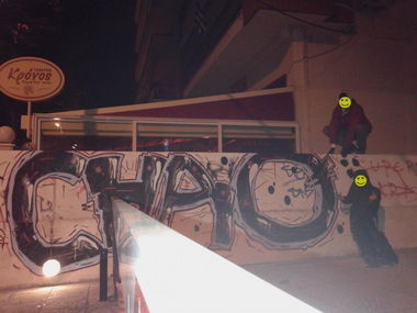 Graffiti Bombing in Kalamaria - Photo by tsal - chao, sowe, row