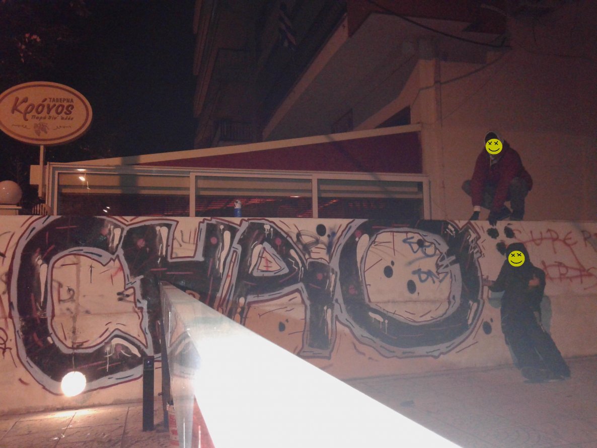 Graffiti Bombing in Kalamaria - Photo by tsal - chao, sowe, row