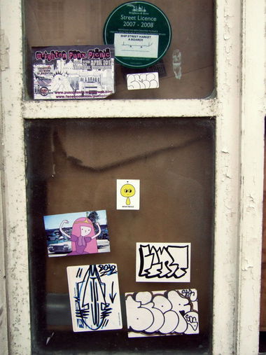 Graffiti Street Art in Brighton - Photo by twentyone - street, art, sticker