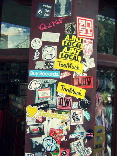 Graffiti Street Art in London - Photo by twentyone - street, art, sticker (2013)