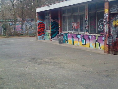 Graffiti Wall - Photo by twokee - rbk, twokee, busy (2009)