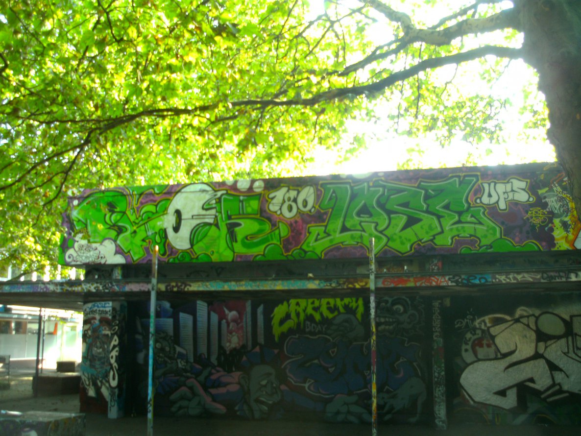 Graffiti Wall - Photo by twokee - 180, lose, riok (2012)