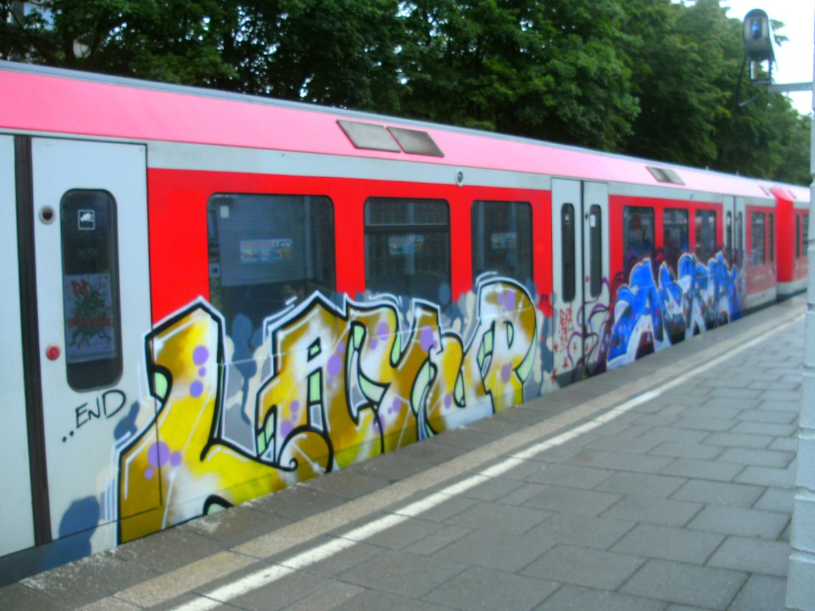 Graffiti Train - Photo by twokee - layup, aera, end (2012)
