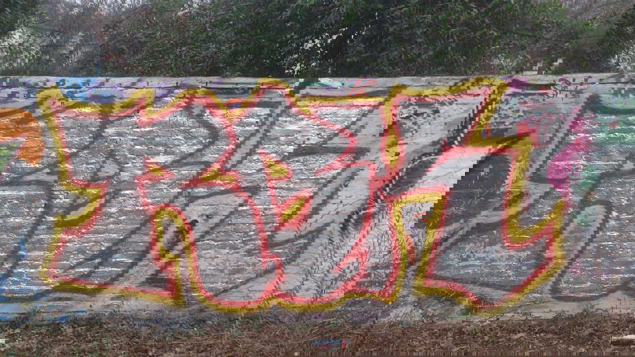 Graffiti Wall - Photo by twokee - rbk, shok (2013)