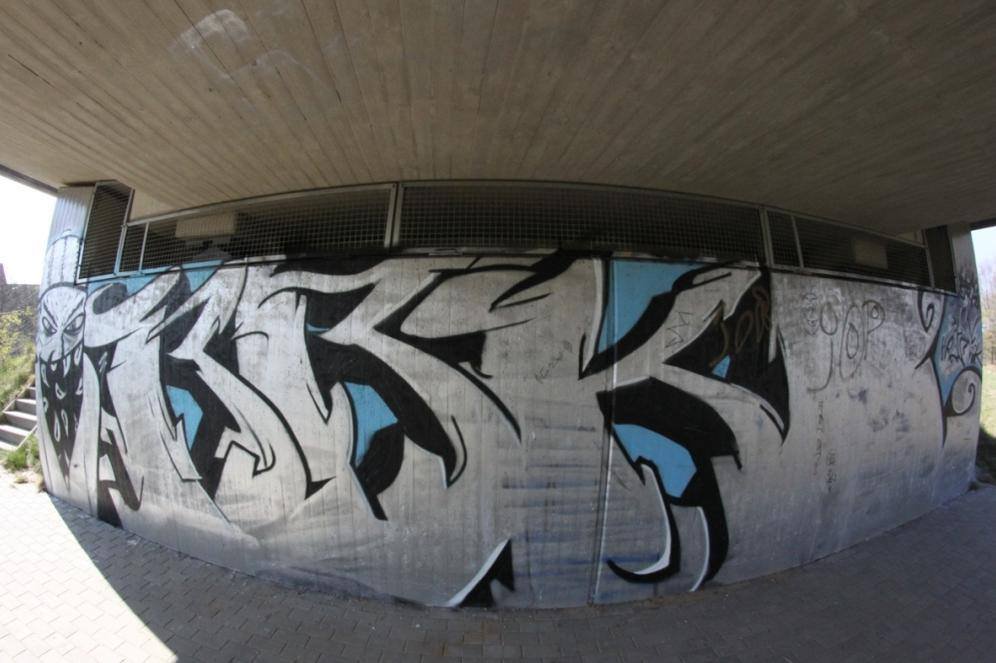 Graffiti Wall - Photo by twokee - rbk, busy, viruz (2006)