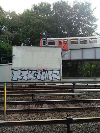Graffiti Bombing - Photo by twokee - rbk, wmr, twokee (2014)