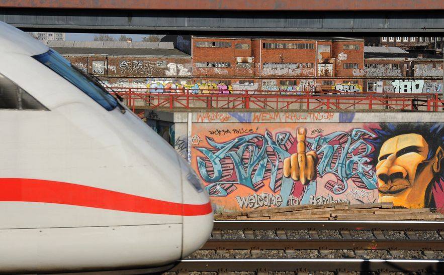 Graffiti Wall - Photo by twokee - rbk, zeck, skim (2007)
